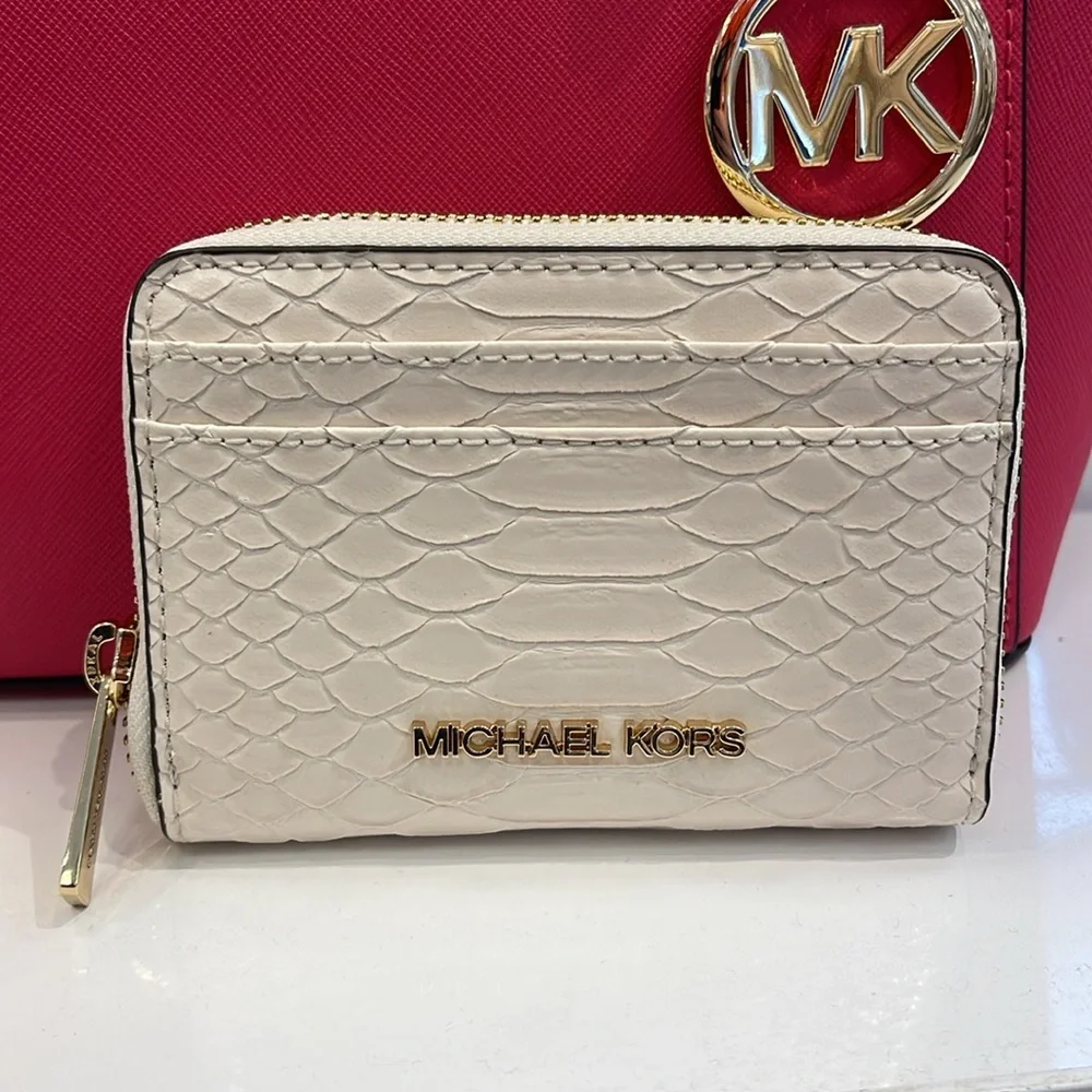 Michael Kors Women Medium Zip Around Card Case Coin Pouch Wallet Light Cream
NWT - Picture 15 of 16